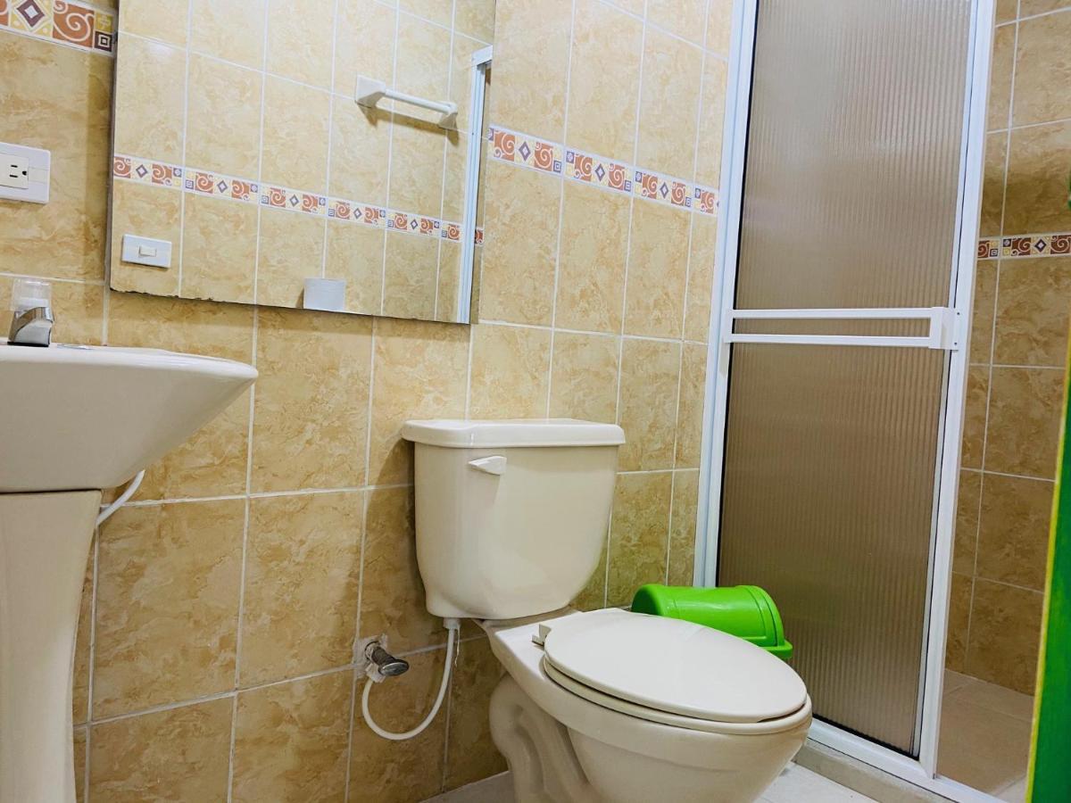 Guatapé Casa Hostal Las Palmeras מראה חיצוני תמונה