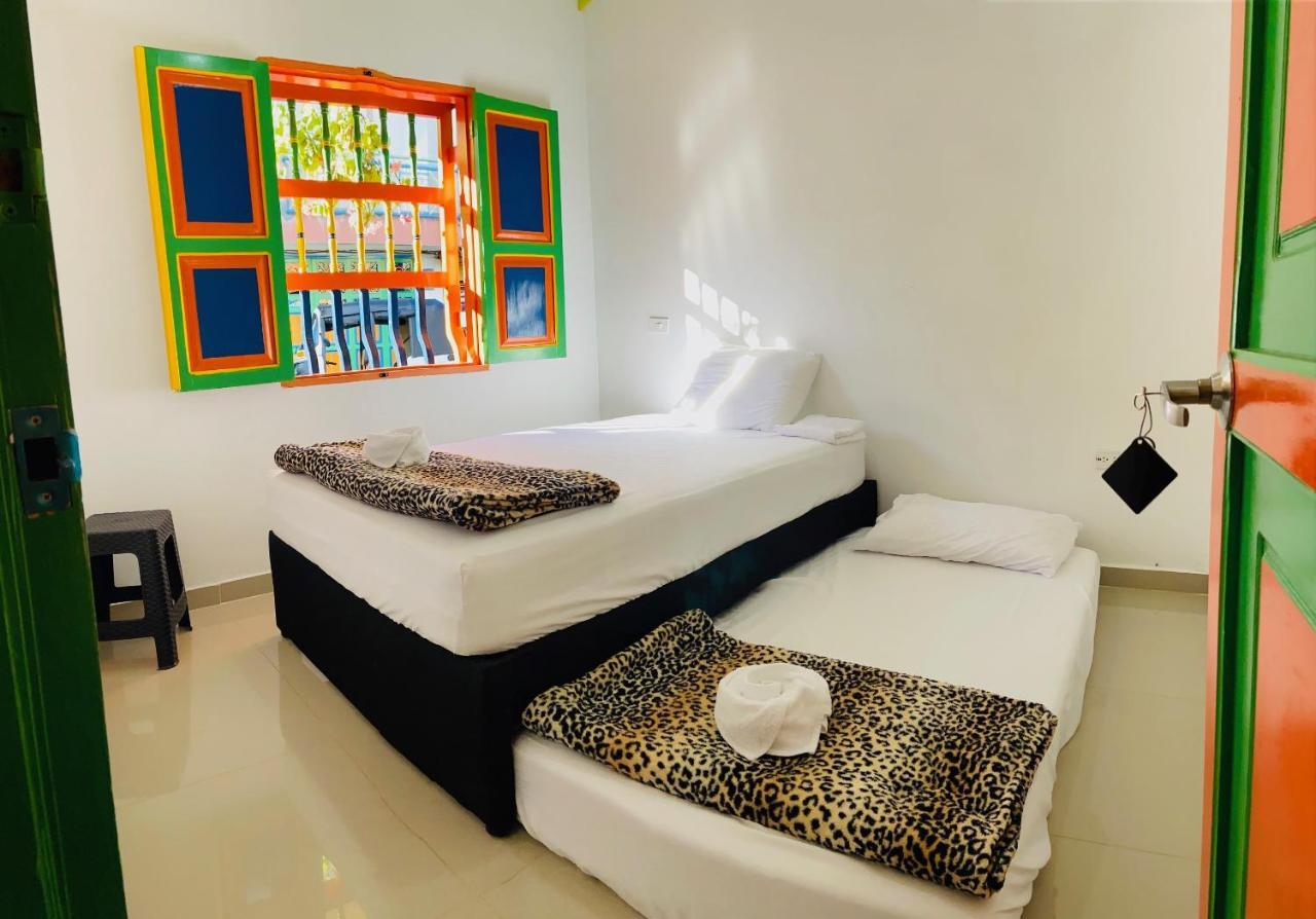 Guatapé Casa Hostal Las Palmeras מראה חיצוני תמונה