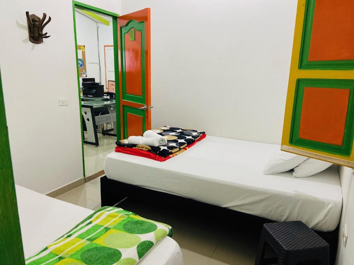 Guatapé Casa Hostal Las Palmeras מראה חיצוני תמונה