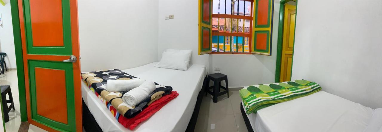 Guatapé Casa Hostal Las Palmeras מראה חיצוני תמונה